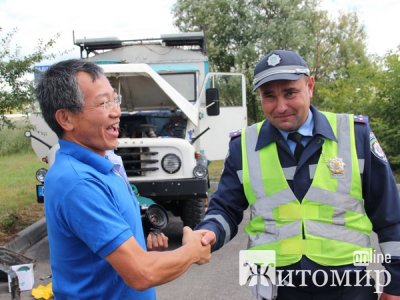 Направлявшиеся через Украину в Китай путешественники из Германии три дня прожили в... житомирском пункте ГАИ . ФОТО