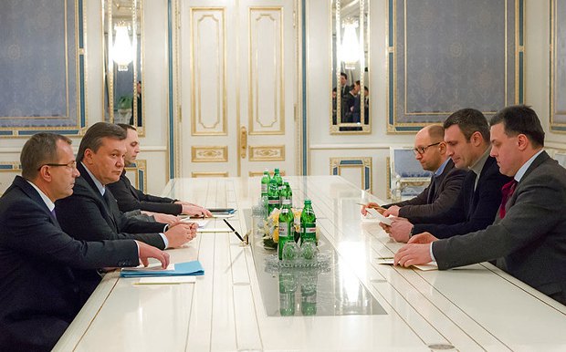 ВЧОРАШНІ ПЕРЕГОВОРИ ОПОЗИЦІЇ ТА ВЛАДИ: СПРОБА АНАЛІЗУ ВЧОРАШНІ ПЕРЕГОВОРИ ОПОЗИЦІЇ ТА ВЛАДИ: СПРОБА АНАЛІЗУ