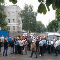 В Житомире около сотни людей пикетируют облавтодор – требуют зарплату, которую не получали с февраля
