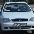 У центрі Житомира представили 28 нових автомобілів для дільничних лікарів