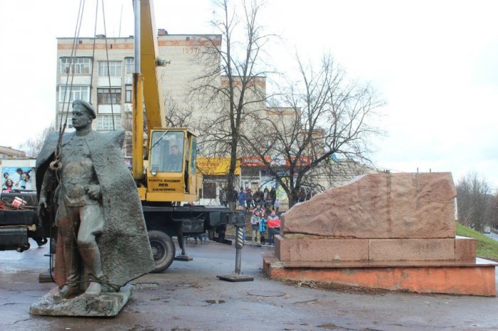 З Бердичева прибрали останню згадку про Котовського 