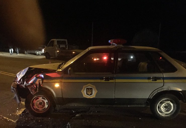 Ввечері на околиці Житомира сталася аварія за участю поліцейського автомобіля Ввечері на околиці Житомира сталася аварія за участю поліцейського автомобіля