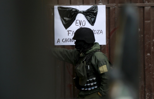 У Болівії протестувальники спалили мерію разом з працівниками. ФОТО. ВІДЕО У Болівії протестувальники спалили мерію разом з працівниками. ФОТО. ВІДЕО