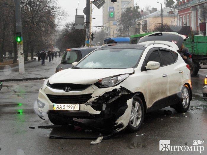 У Житомирі вівторок почався з ДТП