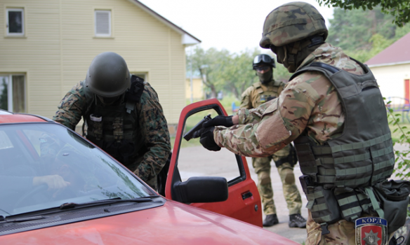 На заправці в Житомирі КОРД затримав торговців бойовими патронами На заправці в Житомирі КОРД затримав торговців бойовими патронами