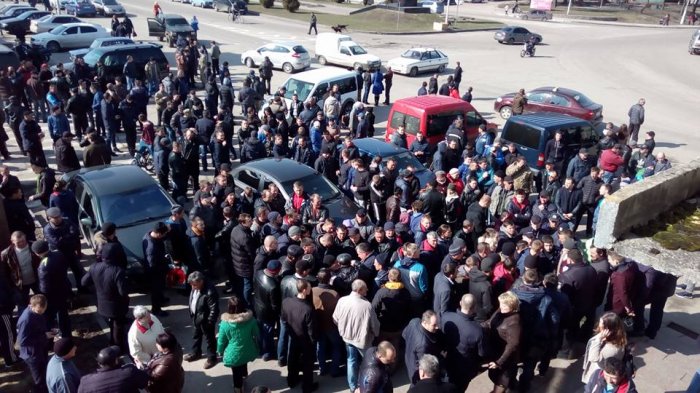 Жителі Олевська на мітингу вимагають легалізувати видобуток бурштину
