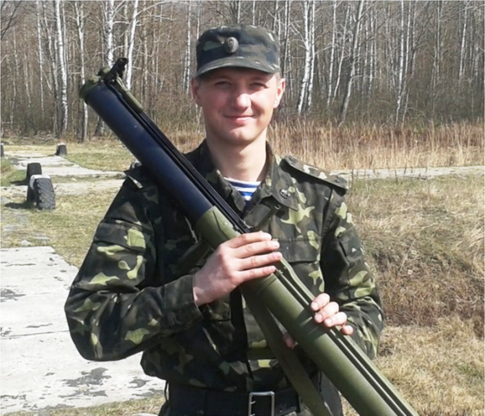 У погибшего житомирского киборга Дмитрия Ильницкого родились сразу три сестры У погибшего житомирского киборга Дмитрия Ильницкого родились сразу три сестры