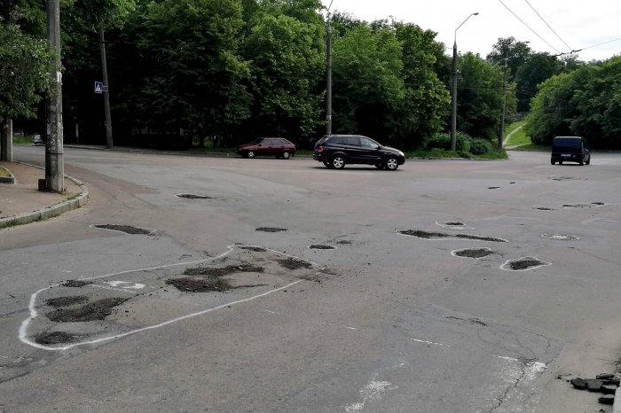 «Євроремонт» Житомира: у мережі з’явилися фото, які показують якість дорожнього покриття