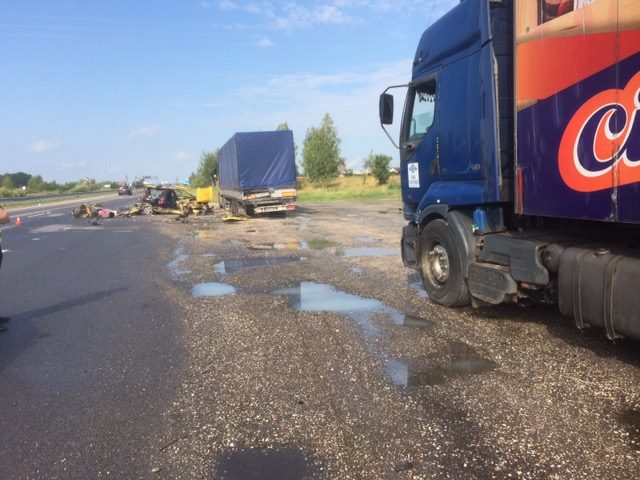 Под Житомиром водитель уснул за рулем и устроил ДТП. Его дети погибли Под Житомиром водитель уснул за рулем и устроил ДТП. Его дети погибли
