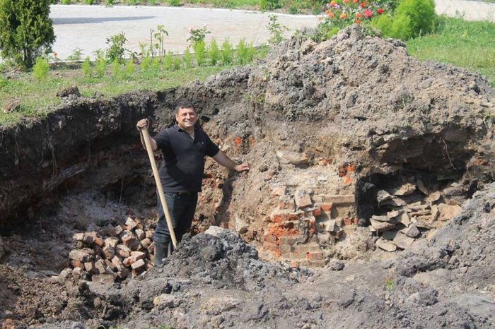 В Овручі проводять археологічні розкопки біля тисячолітньої Василівської церкви
