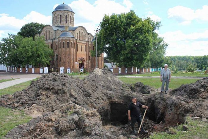 В Овручі проводять археологічні розкопки біля тисячолітньої Василівської церкви