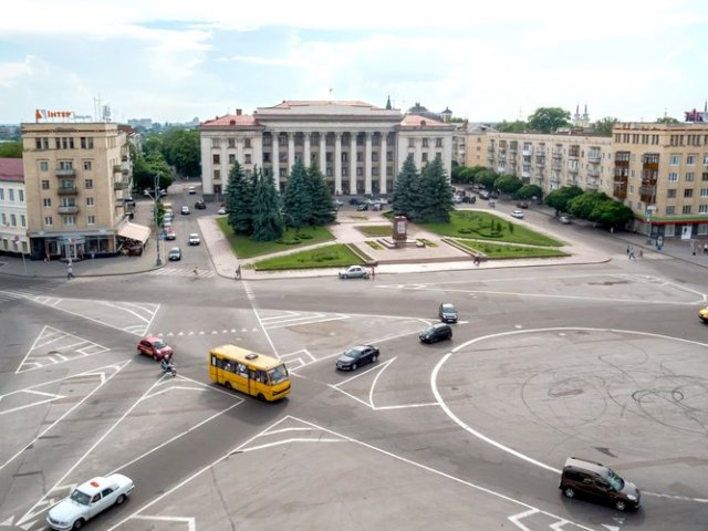 Официально: с 1 августа меняется круговое движение на площади Соборной в Житомире. ФОТО