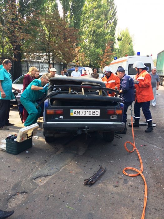 Смертельна ДТП у Житомирі: пасажирка ВАЗівки загинула до приїзду рятувальників