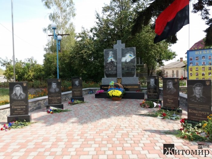 У Любарі відкрили пам’ятний знак загиблим героям АТО