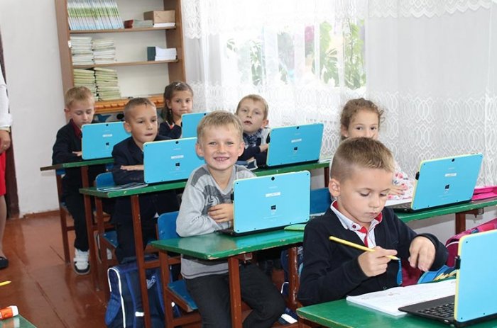 У Романівській гімназії першокласники навчаються за нет-буками