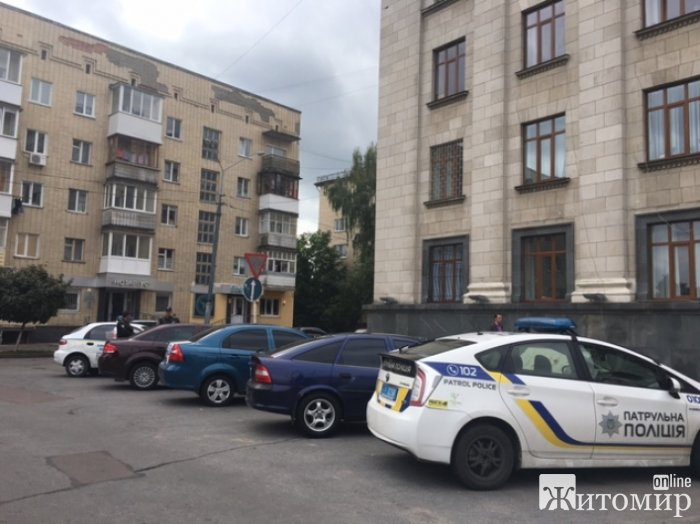 У Житомирі сьогодні замінували Будинок правосуддя на майдані Соборному