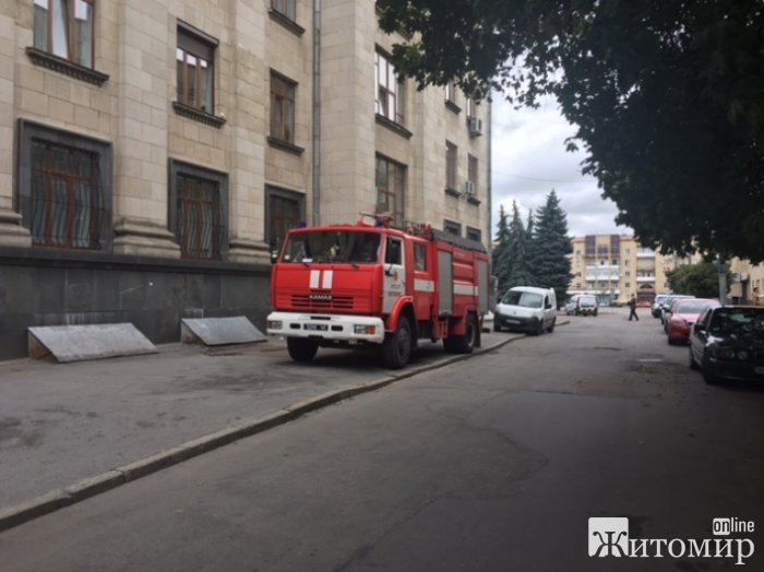 У Житомирі сьогодні замінували Будинок правосуддя на майдані Соборному