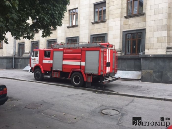 У Житомирі сьогодні замінували Будинок правосуддя на майдані Соборному