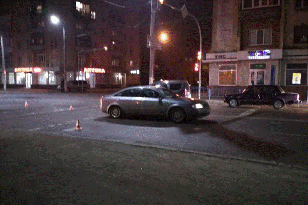 ДТП у Житомирі: На Київській автівка збила дівчину. ФОТО ДТП у Житомирі: На Київській автівка збила дівчину. ФОТО