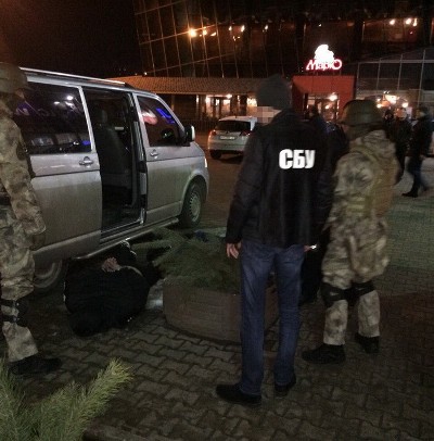 У Житомирі СБУ затримала кримінального «авторитета», оголошеного через Інтерпол у міжнародний розшук У Житомирі СБУ затримала кримінального «авторитета», оголошеного через Інтерпол у міжнародний розшук