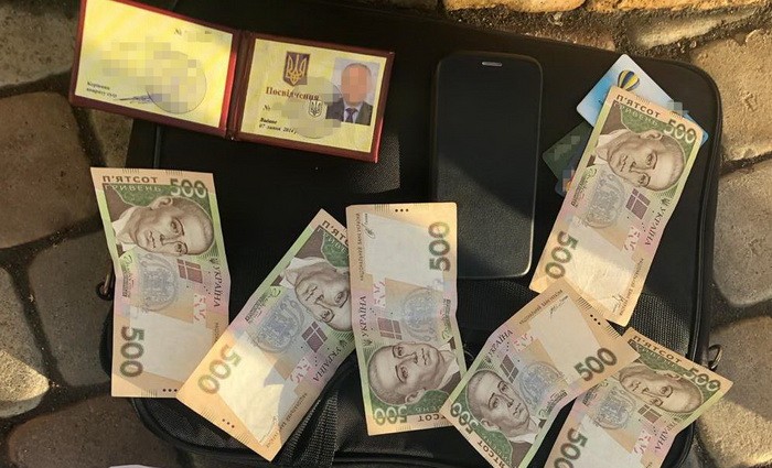 У Житомирі СБУ викрила на хабарі працівника суду У Житомирі СБУ викрила на хабарі працівника суду