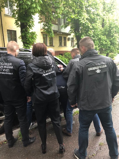 СБУ викрила на хабарі у тисячу доларів США посадовця Житомирської міської ради СБУ викрила на хабарі у тисячу доларів США посадовця Житомирської міської ради