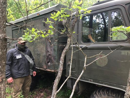 На Житомирщині СБУ припинила діяльність угруповання з незаконного видобутку і збуту бурштину На Житомирщині СБУ припинила діяльність угруповання з незаконного видобутку і збуту бурштину