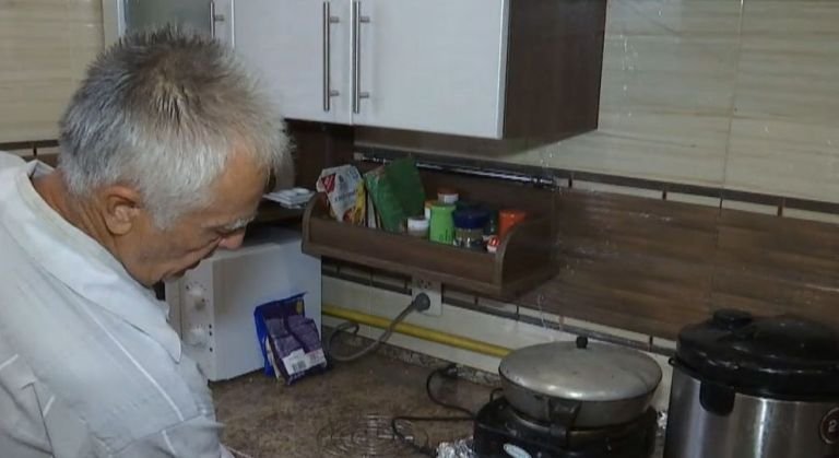 На Житомирщині пенсіонер бореться з газовою службою, яка приписала йому неіснуючий борг. ВІДЕО На Житомирщині пенсіонер бореться з газовою службою, яка приписала йому неіснуючий борг. ВІДЕО
