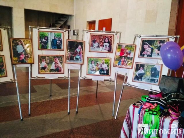В центрі Житомира дефілювали «модні хвости». ФОТО