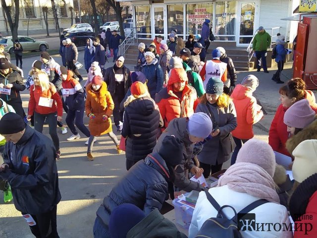 Бердичівляни зібралися в центрі міста, аби пробігти заради Яна
