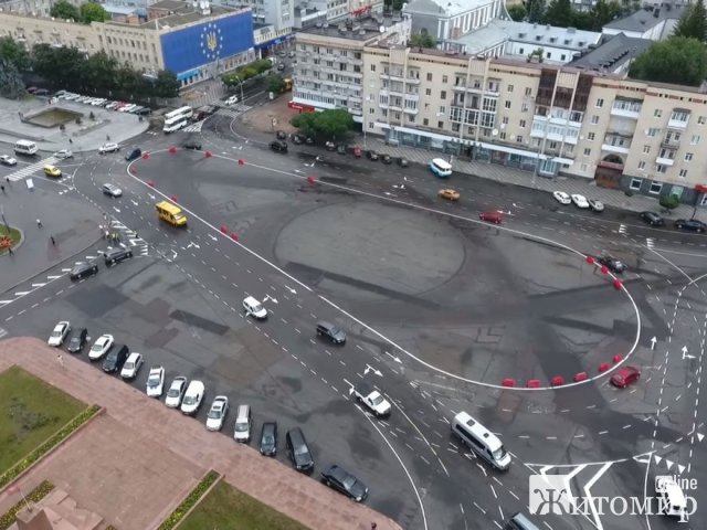 Житомиряни просять повернути стару дорожню розмітку на майдан Соборний