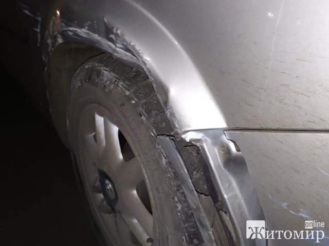 У Житомирській області розшукують автомобіль, який скоїв ДТП та втік з місця події