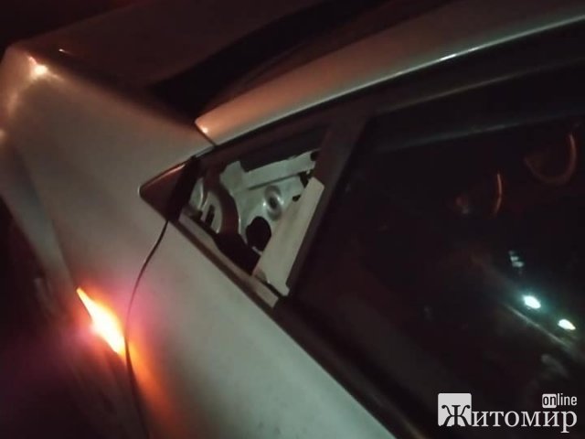 У Житомирській області розшукують автомобіль, який скоїв ДТП та втік з місця події