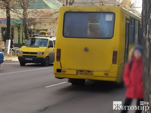 В Житомире водитель маршрутки нахамил 70-летнему дедушке требуя пенсионное