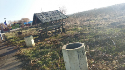 Дорожники Житомирщини прибирають автошляхи до свят!