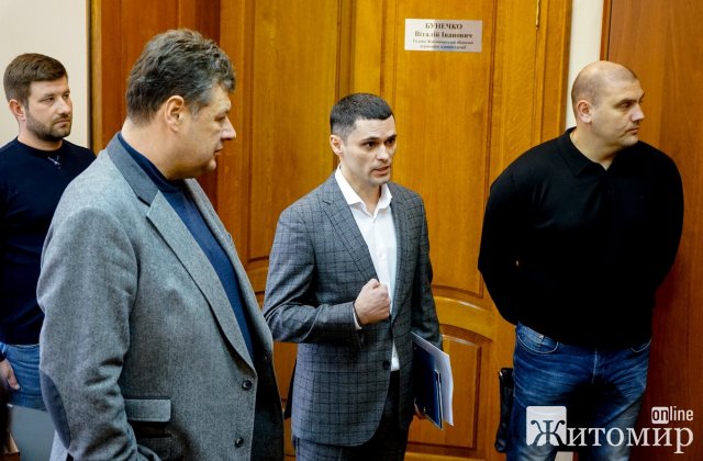 Житомиряни, які проти будівництва АЗС на проспекті Незалежності, прийшли до голови ОДА висловити невдоволення пасивністю поліції