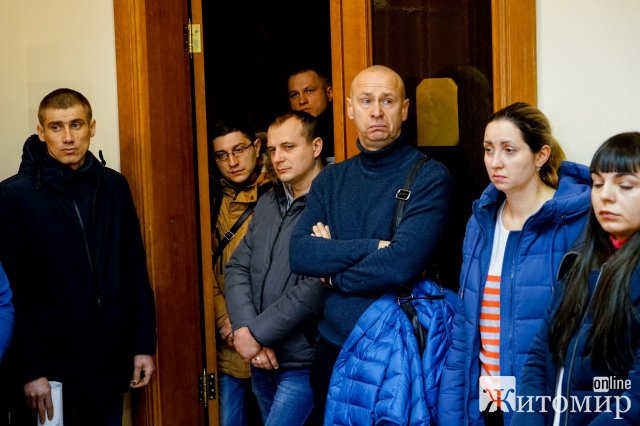 Житомиряни, які проти будівництва АЗС на проспекті Незалежності, прийшли до голови ОДА висловити невдоволення пасивністю поліції