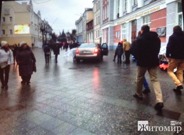 Таксі на Михайлівській в Житомирі. ФОТО