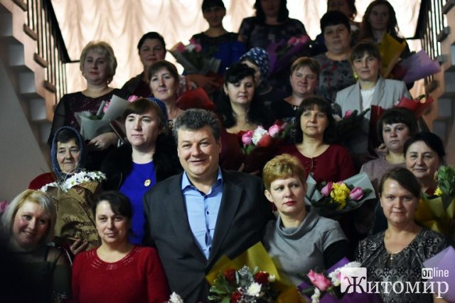 У Житомирі 26 жінок отримали державні нагороди. ФОТО