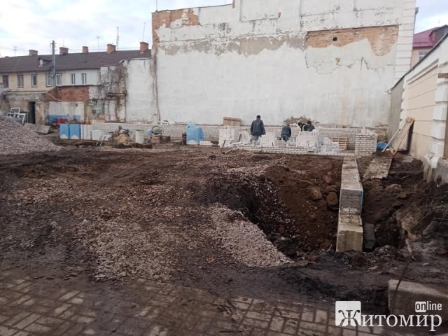 У Житомирі на Лятошинського будують магазин з кафе та офісами