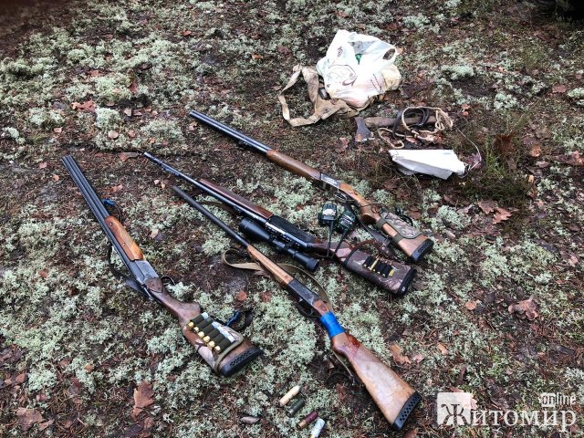 Житомирські прикордонники в зоні відчуження затримали "мисливців" без дозволів на зброю, які хотіли вполювати дичину Житомирські прикордонники в зоні відчуження затримали "мисливців" без дозволів на зброю, які хотіли вполювати дичину