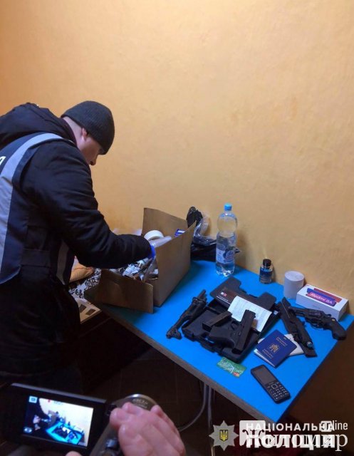 Правоохоронці затримали злочинну групу, яка вербувала людей до тяжкої праці в Житомирській та Київській областях