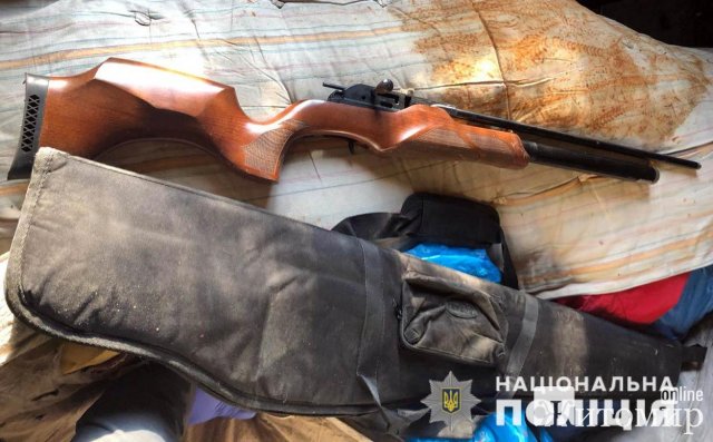 Правоохоронці затримали злочинну групу, яка вербувала людей до тяжкої праці в Житомирській та Київській областях