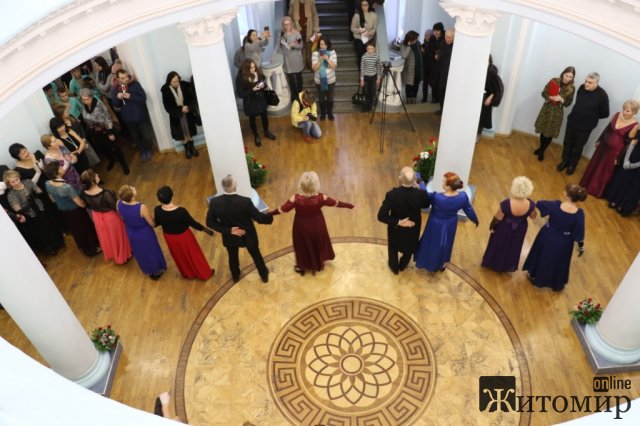 У Житомирі відбувся благодійний бал людей поважного віку. ФОТО