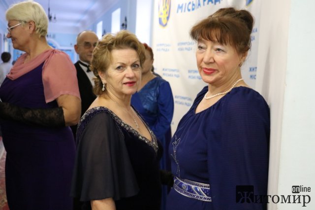 У Житомирі відбувся благодійний бал людей поважного віку. ФОТО