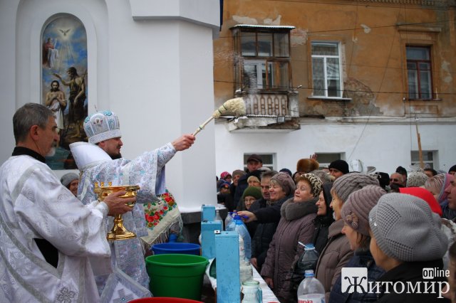 У Житомирі відбувся благодійний бал людей поважного віку. ФОТО