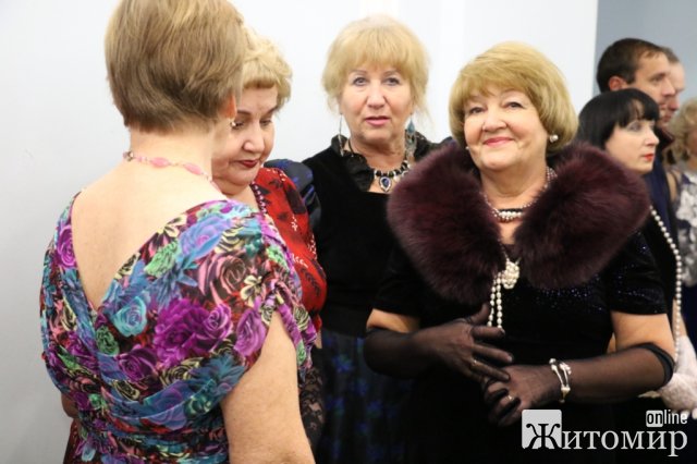 У Житомирі відбувся благодійний бал людей поважного віку. ФОТО