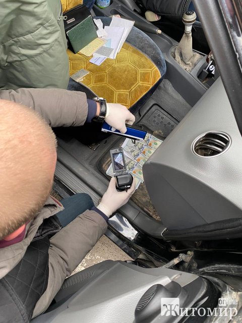 На Рівненщині затримали керівника одного зі слідчих підрозділів поліції Житомирської області на отриманні хабара На Рівненщині затримали керівника одного зі слідчих підрозділів поліції Житомирської області на отриманні хабара