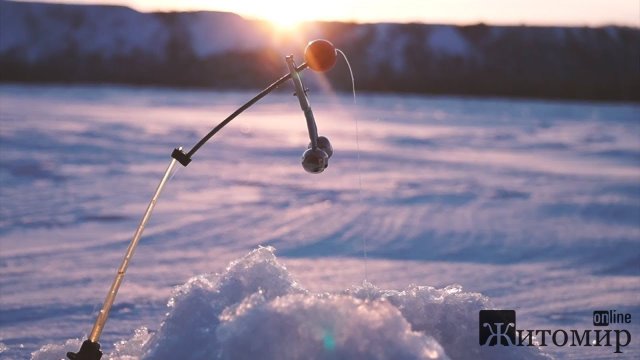 На Житомирщині впав у воду рибалка та помер від переохолодження