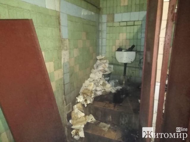Октябрьская кузня в Коростене: "совок", ржавчина, побитые стены